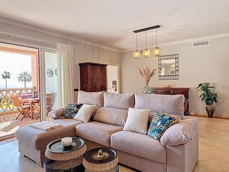 2 bedroom luxury Apartment for rent in Casares, Spain - Photo 2