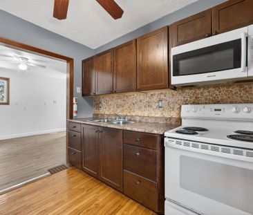 For Lease - 114 Burton Avenue, Barrie, Ontario - Photo 5