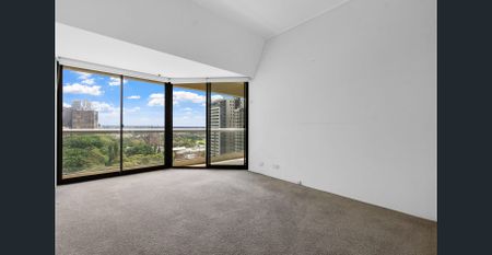 NORTH FACING HYDE PARK APARTMENT WITH HARBOUR VIEWS - Photo 3