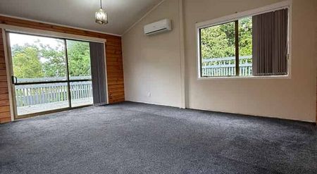 4 Bedroom House Available Now in Totara Heights (Water included in Rent) - Photo 2