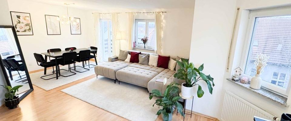 SCHÖNE, GEPFLEGTE 3-ZIMMER-WOHNUNG MIT BALKON UND HERRLICHER SICHT - Photo 1