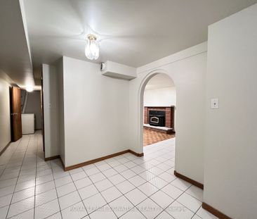 Detached Home For Lease | W8020886 - Photo 1