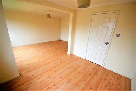 2 bedroom Flat To Let Total Size: 797 SQ FT - Photo 2