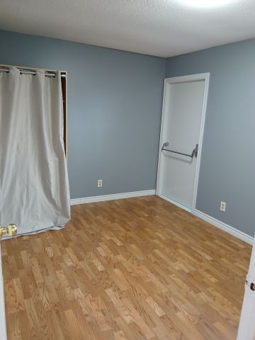 For Lease - 5583 Ontario Avenue Unit# B, Niagara Falls, Ontario - Photo 4
