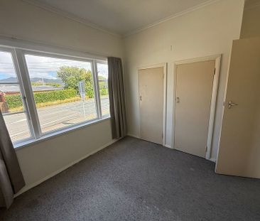 Sunny 2-Bedroom in city-end Karori - Photo 5