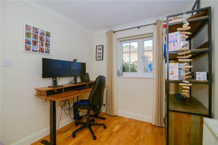 3 bedroom end of terrace house to rent - Photo 5