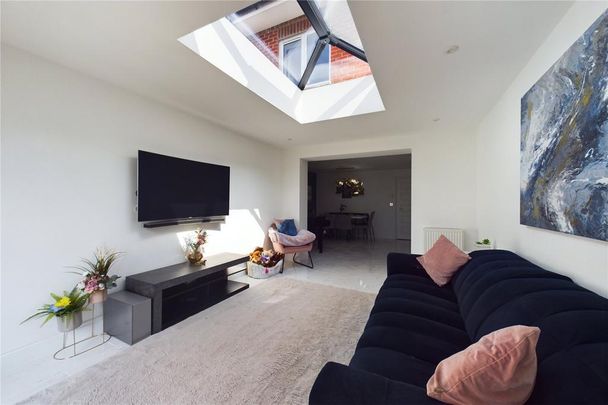 3 bedroom semi-detached house to rent - Photo 1