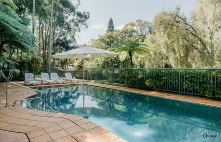 SPACIOUS TWO BEDROOM UNFURNISHED UNIT WITH POOL - Photo 4