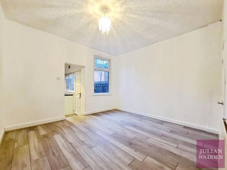 2 bedroom end of terrace house to rent - Photo 2