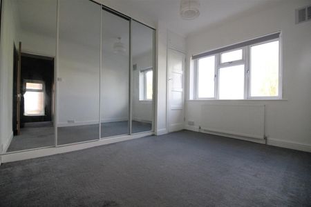 Goshawk Gardens, Hayes - Photo 3