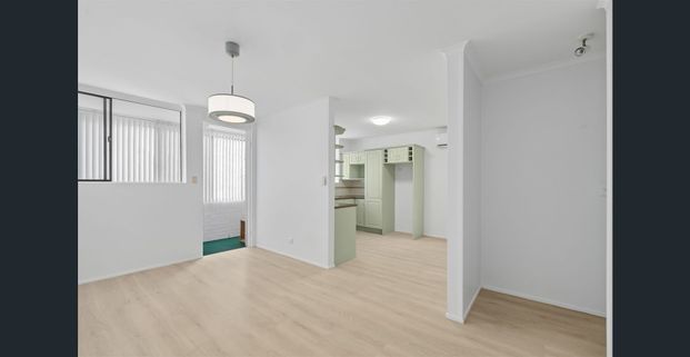 2-Bedroom Apartment with Lock-Up Garage - Photo 1