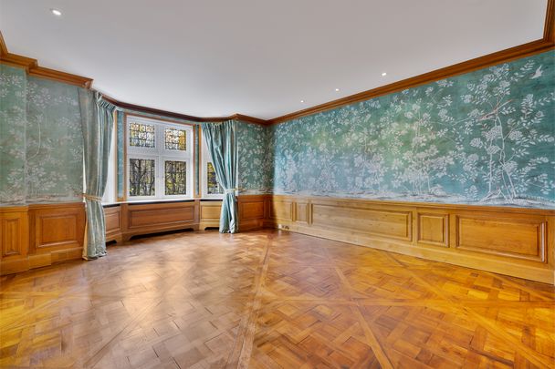 Spacious Six-Bedroom Duplex on Prestigious Hyde Park Gate - Photo 1