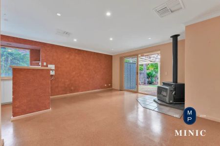 “GREAT HOME, GREAT LOCATION!” - Photo 3