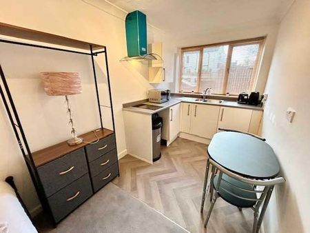 House share to rent - Photo 3