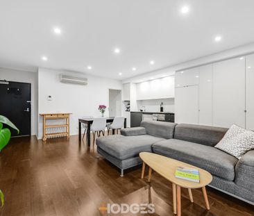 Spacious Top Floor 1 Bedroom Beauty - Photo 1