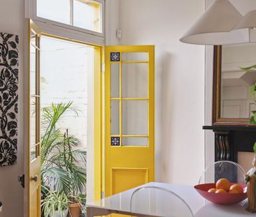 Elegant 3-level terrace with refined contemporary style - Photo 6