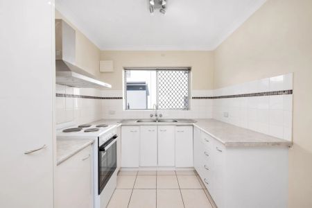 Top-Floor Apartment in Leafy Clayfield Locale - Photo 3