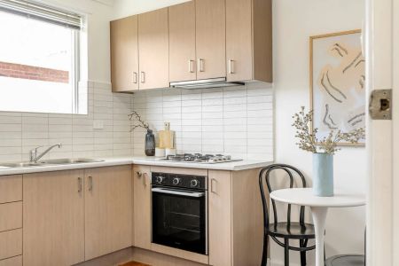 Stylishly Renovated Retreat in Elwood's Most Sought-After Pocket - Photo 5