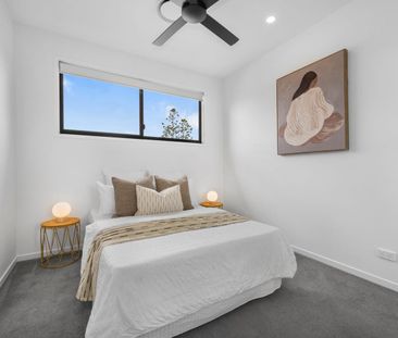 Luxurious Townhouse in Prime Location with Solar!!!! - Photo 5