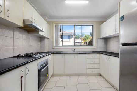 Central Location – Walk to Train station - Photo 2