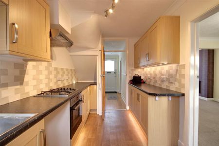 3 bedroom terraced house to rent - Photo 4