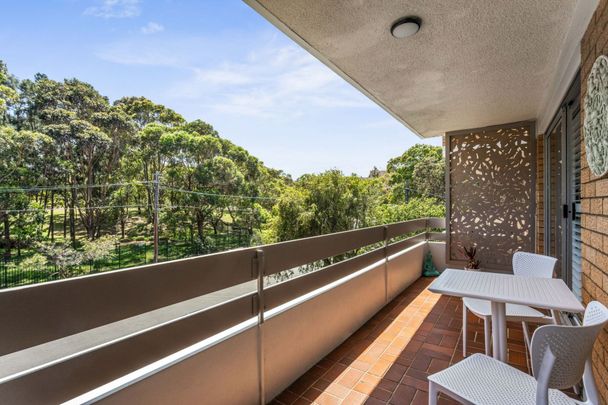 Light-Filled Two-Bedroom Apartment in Prime Beachside Location - Photo 1