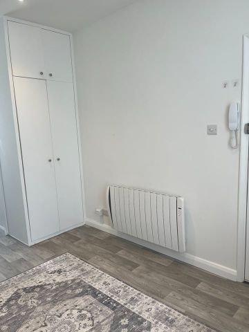 Studio Flat, Sillwood Street, BN1 - Photo 2