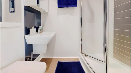 Premium 2 Bed Apartment - Photo 3