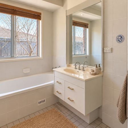 Spacious Home Moments from Mona Vale Village - Photo 3