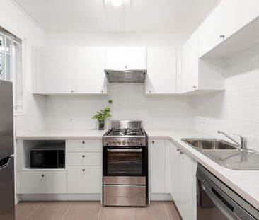 Renovated & Fully Furnished Studio in Prime New Farm Location! - Photo 1