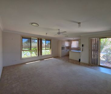 Beautifully Maintained Ground-Floor Villa - Photo 1