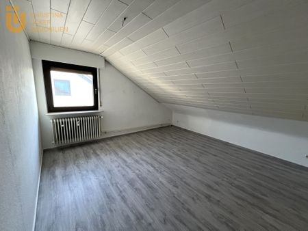 Einziehen und wohlfühlen! Ruhige DG-Wohnung mit 3 Zimmern in Rodgau Nieder-Roden - Photo 3