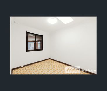 Neatly Presented 3 x 1 with Evaporative cooling! - Photo 2