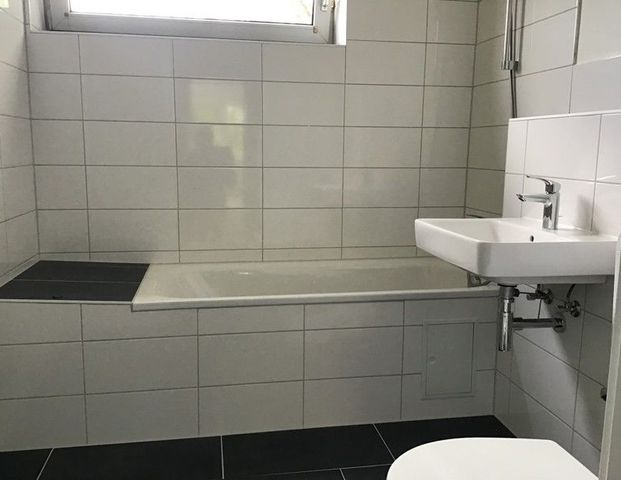 Moderne und großzügige 3-Zimmer-Wohnung mit Balkon - Photo 1