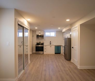 **BEAUTIFULLY RENOVATED LOWER UNIT FOR RENT IN WELLAND!** - Photo 3