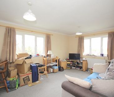 Calluna Court, Woking - Photo 1