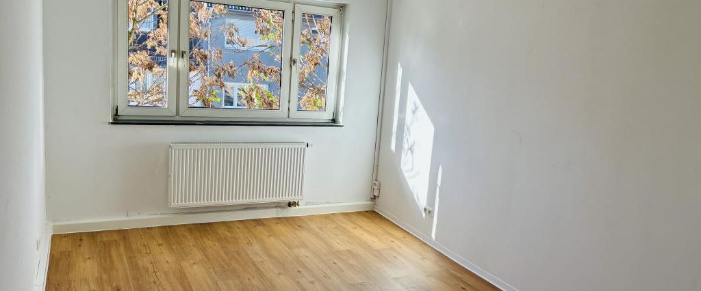 2- Zimmer, helles Tageslichtbad und separate Küche – ideal für citytauglichen Alltag - Photo 1
