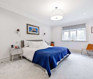 A very spacious and high specification apartment with private balco... - Photo 4