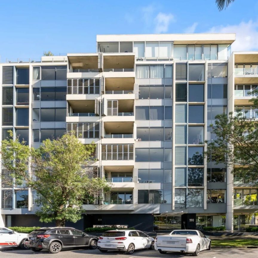 Elevated Luxury Apartment in Boutique Building - Photo 1