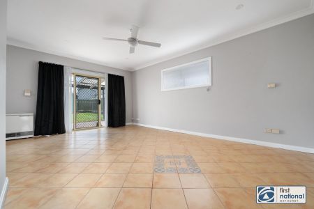 SUN-FILLED CBD COTTAGE - Photo 4