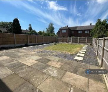 4 bedroom semi-detached house to rent - Photo 2