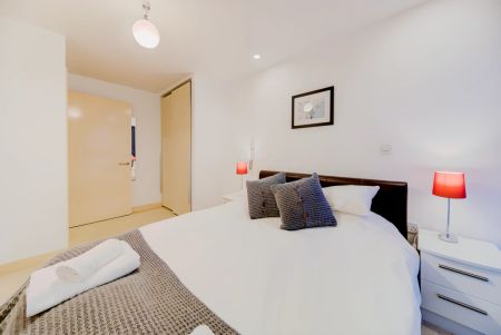 1 Bed Student Apartment - Photo 2