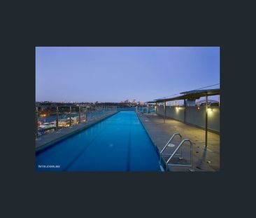 Stylish Inner City Pad in historic waterfront setting - Photo 6