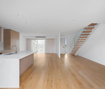 Quality, Comfort and Style in a Brand New Home - Photo 4