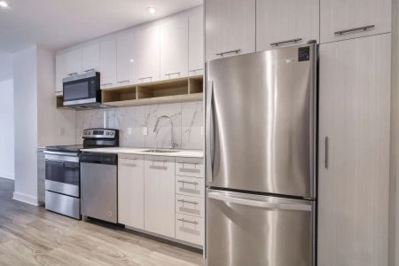 9675 Papineau — 1 Bedroom - unit 421 - Photo 2