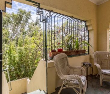 Charming apartment on Broadway - Photo 2