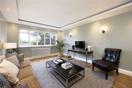 A beautiful three bedroom apartment with parking between Wimbledon Town and Village. - Photo 2