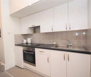 Sheen Road, Richmond, Surrey, TW9 - Photo 4