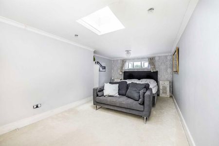 5 bedroom semi-detached house to rent - Photo 4