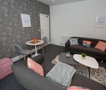 6 bedroom semi-detached house to rent - Photo 1